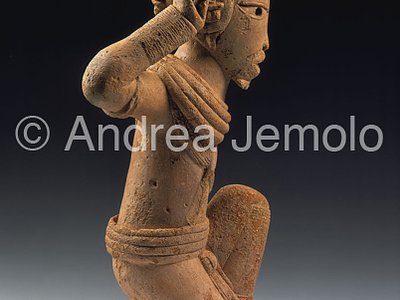 Nigerian National Museum Knelt figure - Nok | Andrea Jemolo