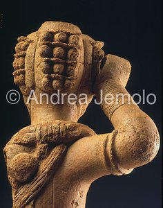Nigerian National Museum Knelt figure – Nok | Andrea Jemolo