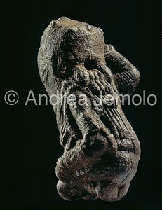 Nigerian National Museum Crouched figure - Nok | Andrea Jemolo