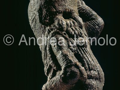 Nigerian National Museum Crouched figure - Nok | Andrea Jemolo