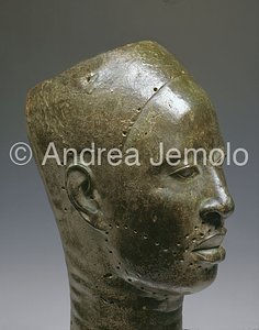 Nigerian National Museum Bowl on plinth - Igbo - Ukwu | Andrea Jemolo