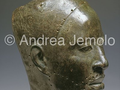 Nigerian National Museum Bowl on plinth - Igbo - Ukwu | Andrea Jemolo