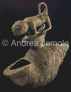 Nigerian National Museum Vase with leopard -Igbo-Ukwu | Andrea Jemolo