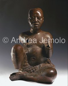 Nigerian National Museum Seatting figure - Tada | Andrea Jemolo