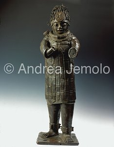 Nigerian National Museum Warrior - bronze and pond - Tada | Andrea Jemolo