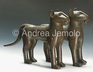 Nigerian National Museum Couple of leopards - bronze - Benin | Andrea Jemolo
