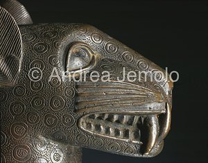 Nigerian National Museum Couple of leopards - bronze - Benin | Andrea Jemolo