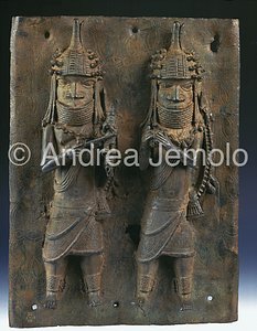 Nigerian National Museum Plate with musician of court - bronze | Andrea Jemolo