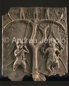 Nigerian National Museum Plate with men suspended to a rope | Andrea Jemolo