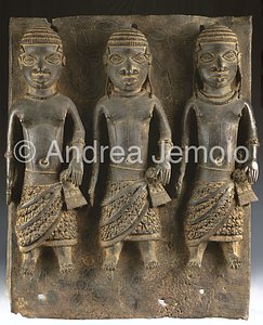Nigerian National Museum Plate with officials of court - bronze | Andrea Jemolo