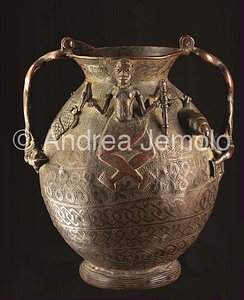 Nigerian National Museum Ritual container – bronze - Benin | Andrea Jemolo