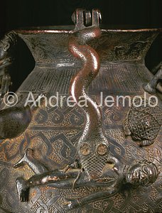 Nigerian National Museum Stool with catfish – bronze - Benin | Andrea Jemolo