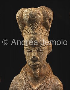 Esiẹ Museum Figure seatting with sword - Esie | Andrea Jemolo