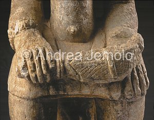Esiẹ Museum Figure seatting with sword - Esie | Andrea Jemolo