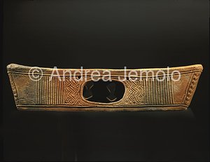 Nigerian National Museum Headrest - terracotta - Calabar | Andrea Jemolo