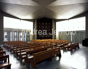 Church of Nostra Signora del Suffragio Hall toward the entrance | Andrea Jemolo