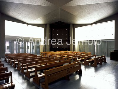 Church of Nostra Signora del Suffragio Hall toward the entrance | Andrea Jemolo