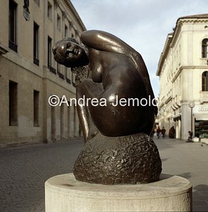 Great crouched figure  | Andrea Jemolo