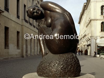 Great crouched figure  | Andrea Jemolo