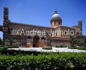 Cathedral Façade and Detail | Andrea Jemolo