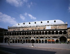 Palace of the Ragione General view | Andrea Jemolo