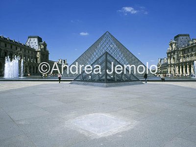Louvre Museum - Pyramid General view | Andrea Jemolo