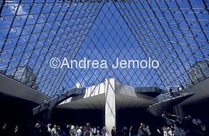 Louvre Museum - Pyramid Detail | Andrea Jemolo