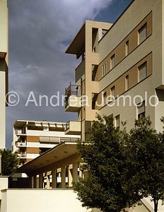Buildings at Fonte Laurentina The space between the two twin houses | Andrea Jemolo