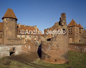 Castle Exterior - west side | Andrea Jemolo