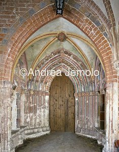 Castle Portal from chapel - Zlota Greed | Andrea Jemolo
