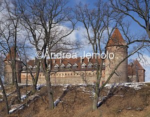 Castle Exterior | Andrea Jemolo