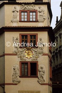 House at the golden well  | Andrea Jemolo