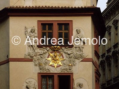 House at the golden well  | Andrea Jemolo