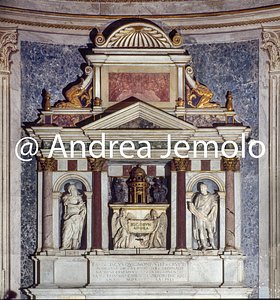 Santa Croce in Gerusalemme Tomb of cardinal Francisco de Quiñones | Andrea Jemolo