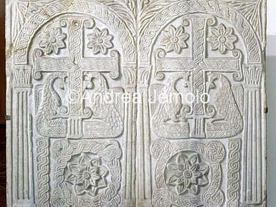 Museo Alto Medioevo Lastra carolingia con pavoni da Santa Maria in Aracoeli | Andrea Jemolo