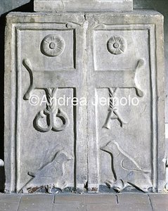 San Lorenzo Plinto of column - frontal | Andrea Jemolo