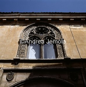 Tabassi Palace Mullioned window | Andrea Jemolo