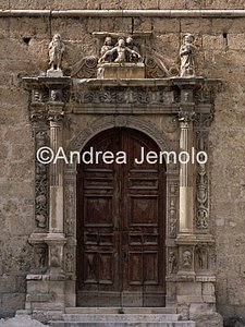 Lady of the Graces Portal with deposed Christ | Andrea Jemolo