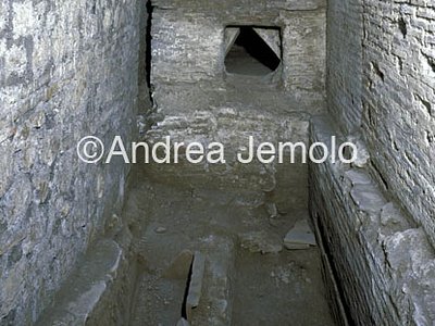 Santa Croce in Gerusalemme Privileged grave | Andrea Jemolo