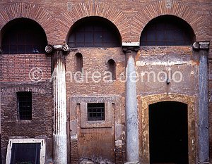 SS. Quattro Coronati Columns of the aisle of the first basilica | Andrea Jemolo