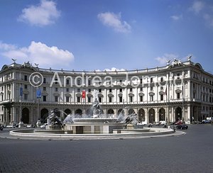 Piazza Esedra o della Repubblica General view | Andrea Jemolo
