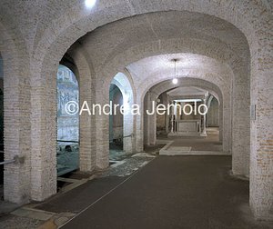 San Clemente Inferior basilica - Aisle | Andrea Jemolo