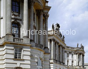 Alte Bibliothek  | Andrea Jemolo