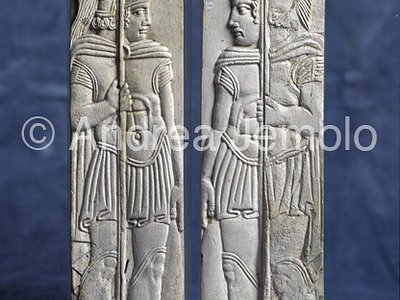 Etruscan Museum of villa Giulia Plate in ivory with soldiers | Andrea Jemolo