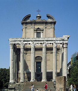 Tempio di Antonino e Faustina - San Lorenzo in Miranda Façade | Andrea Jemolo