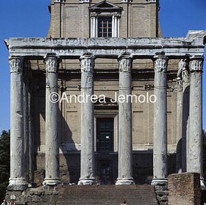 Tempio di Antonino e Faustina - San Lorenzo in Miranda Detail | Andrea Jemolo