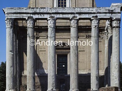 Tempio di Antonino e Faustina - San Lorenzo in Miranda Detail | Andrea Jemolo