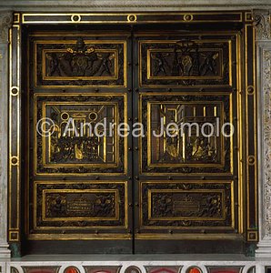 San Pietro in Vincoli Portelle in bronze | Andrea Jemolo