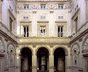 Gaddi palace Courtyard | Andrea Jemolo