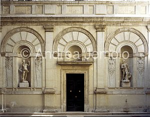 Gaddi palace Courtyard | Andrea Jemolo